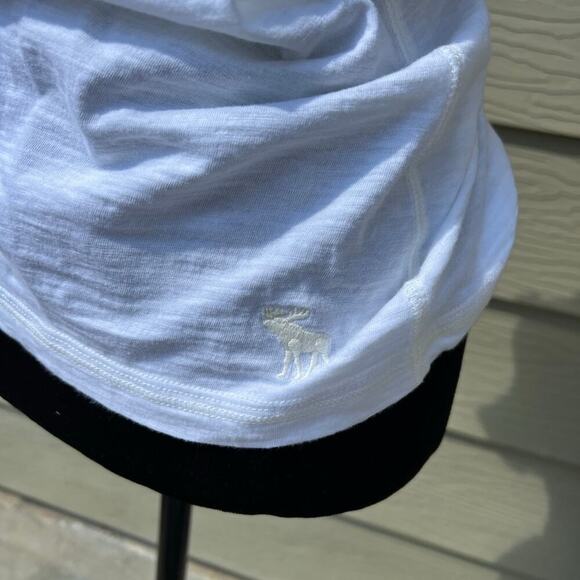 Abercrombie and Fitch T-shirt with 3D  flowers & cutout work, women's size M - Picture 4 of 7